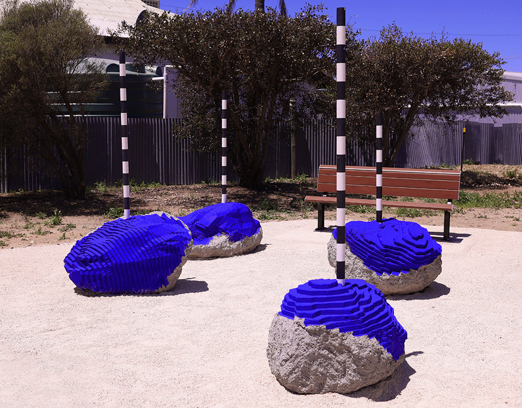 http://www.madebytomborgas.com:443/files/gimgs/th-71_Karoonda-Install-shot.gif